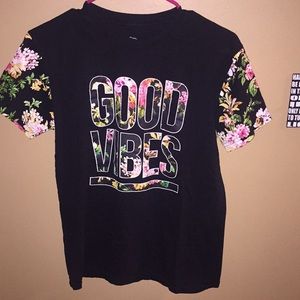 GOOD VIBES TSHIRT🍄🥀